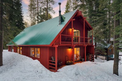 Mountain Cabin w/ Fireplace, Balcony & Easy Ski Access | Bear Americana