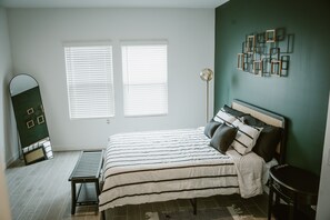 4 bedrooms, desk, iron/ironing board, free WiFi