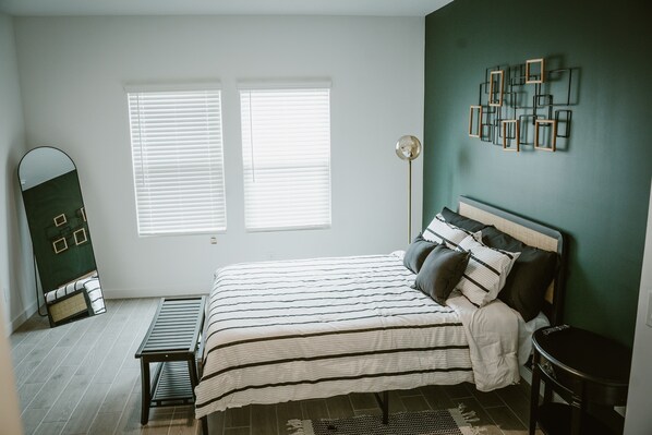 4 bedrooms, desk, iron/ironing board, free WiFi