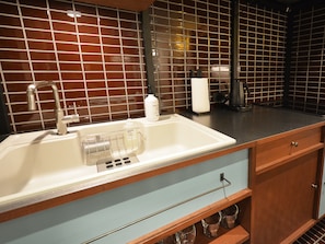 Superior Room | Private kitchen | Fridge, microwave, stovetop, cookware/dishes/utensils