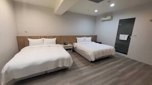 Kamar Quadruple Basic | Wi-Fi gratis dan seprai linen