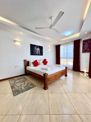 ลักซ์ชัวรี่อพาร์ทเมนท์, วิวทะเล | 4 ห้องนอน, ห้องพักตกแต่งอย่างมีเอกลักษณ์, ตกแต่งพิเศษโดยเฉพาะ, โต๊ะทำงาน