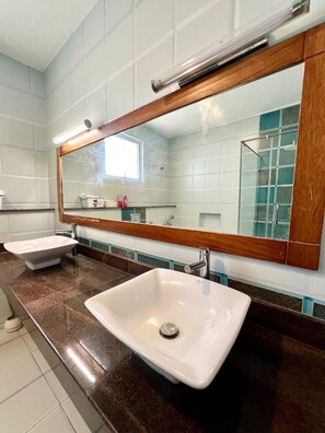 Luxury Apartment, Sea View | Bathroom | Free toiletries, slippers, towels, soap