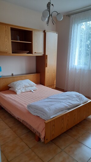 3 bedrooms - Quiet, 70s-style house with large garden in the heart of the Lot et Garonne region (Saint-Étienne-de-Fougères)