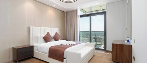 3 quartos, cofres nos quartos, ferros/tábuas de passar roupa, Wi-Fi