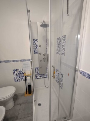 Hair dryer, towels, soap, toilet paper - Halfway between Ferrara and Ravenna, a step away from the Comacchio valleys. (Filo)