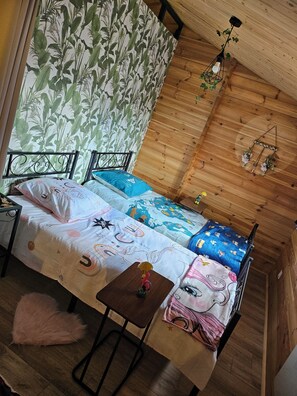 2 bedrooms, iron/ironing board, travel cot, free WiFi