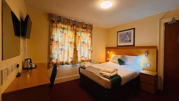 1 bedroom, desk, iron/ironing board, WiFi