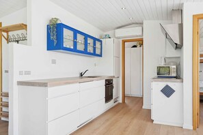 Køleskab, mikrobølgeovn, ovn, kogeplade