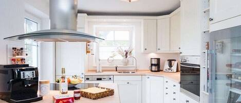 Køleskab, ovn, kogeplade, opvaskemaskine