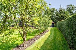 Property grounds - Idyllic summer house close to water and nature (Sydals)