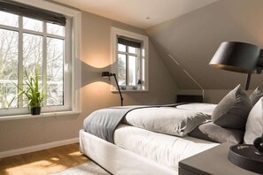 2 bedrooms, iron/ironing board, Internet, bed sheets