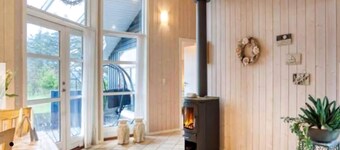 Summerhouse on the beach and with ocean view