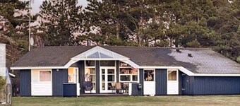 Summerhouse on the beach and with ocean view