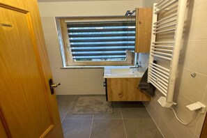 Shower - Apartment in Saalfelden near Ski Slopes (Saalfelden am Steinernen Meer)