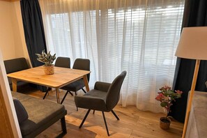 Dining - Apartment in Saalfelden near Ski Slopes (Saalfelden am Steinernen Meer)