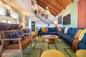 Smart TV, fireplace, video games, table tennis - Dream Desert Escape ~ FREE Heated Pool~Hottub~Game Rm ~ Putting Green~Arcades (Chandler)