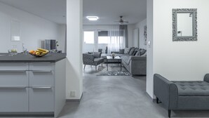 A modern apartment with a kitchen, dining area, and living room. - Apartment 'Obergeschoss' with Lake View, Balcony and Wi-Fi (Konstanz)