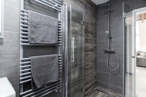 Shower, hair dryer, towels - Apartment 'Exklusive "DG"' with Lake View, Balcony and Wi-Fi (Konstanz)