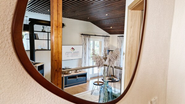 المنشأة من الداخل