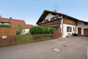 Exterior - Apartment "Village Idyll" with Balcony and Wi-Fi Amidst Jesenwang's Scenic Countryside (Jesenwang)