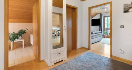 Ferienwohnung „Dorfidyll" mit Balkon und Wi-Fi inmitten der idyllischen Landschaft von Jesenwang