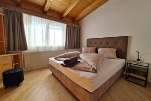 3 bedrooms, iron/ironing board, travel crib - Chalet Leutasch with Ski Trail & Mountain Views (Leutasch)