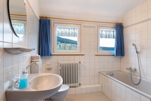 Een douche, een haardroger, handdoeken
