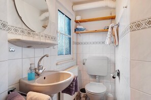 Ducha, secador de pelo y toallas