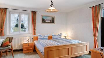 1 bedroom, free WiFi, bed sheets