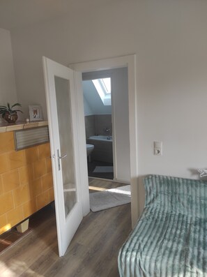 Interior - Apartment 'Rosie' with Shared Garden and Wi-Fi (Hartmannsdorf)