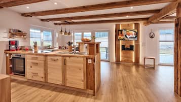 Kylskåp, ugn, spishäll och diskmaskin