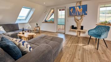 TV, fireplace, table tennis, stereo