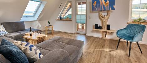 Televisión, chimenea, mesa de ping pong, estéreo