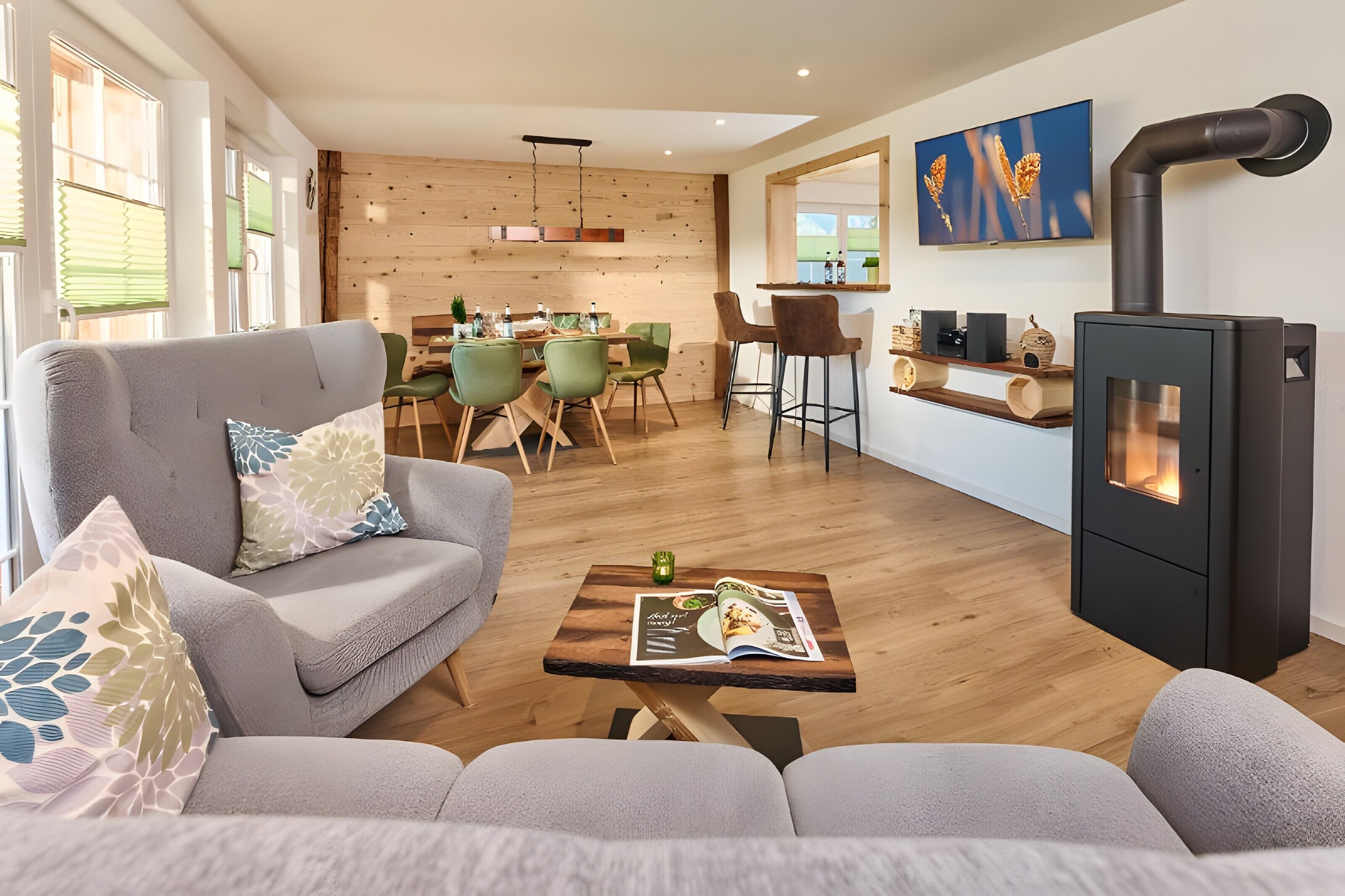 TV, fireplace, ping pong, stereo