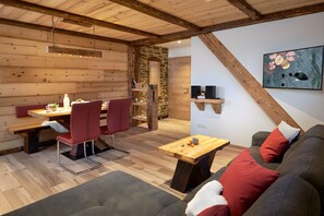 TV, table tennis, stereo - Apartment 'Talblick Mit 80qm' with Mountain View, Private Terrace and Wi-Fi (Eisenbach (Hochschwarzwald))