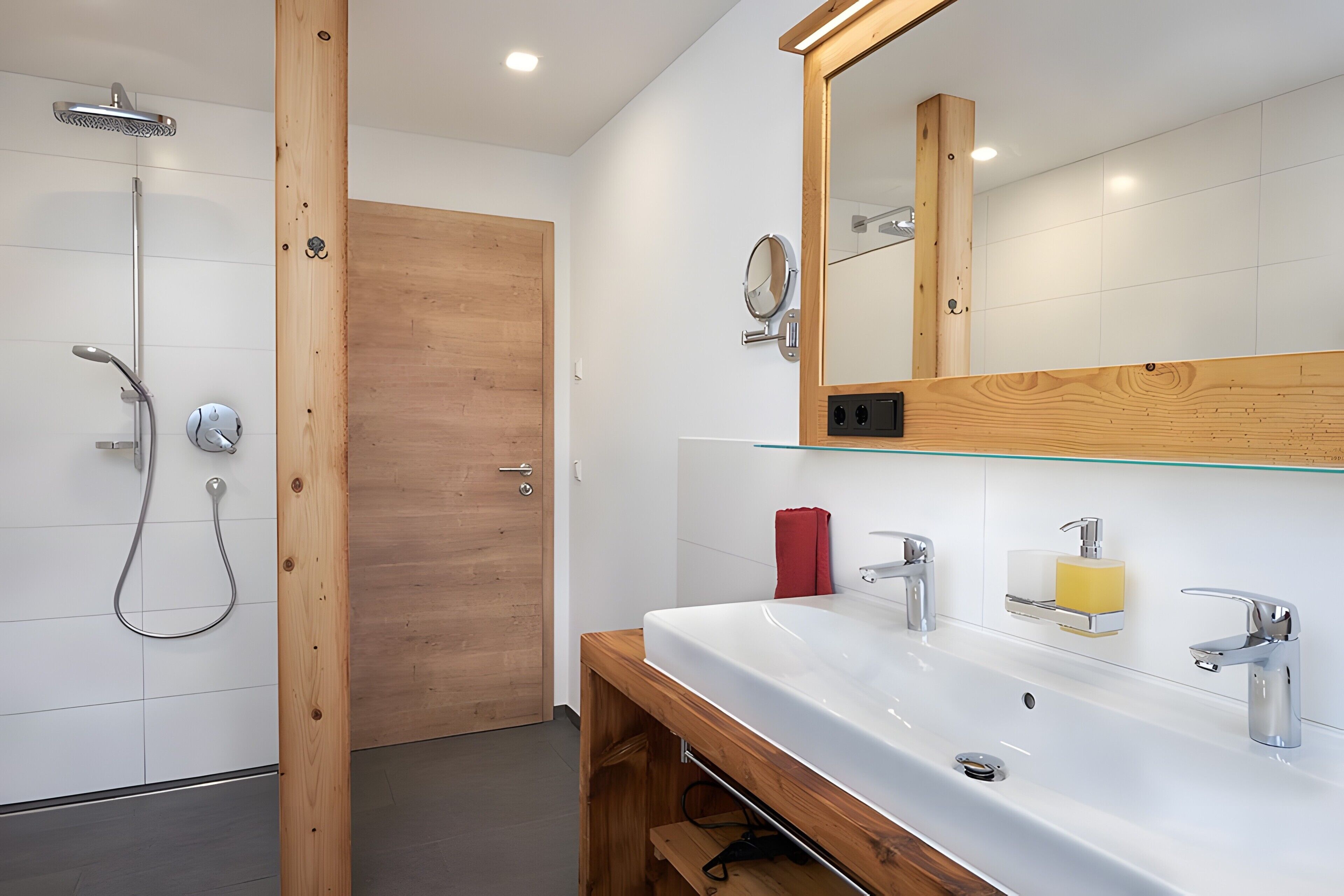 Een douche, een haardroger, handdoeken