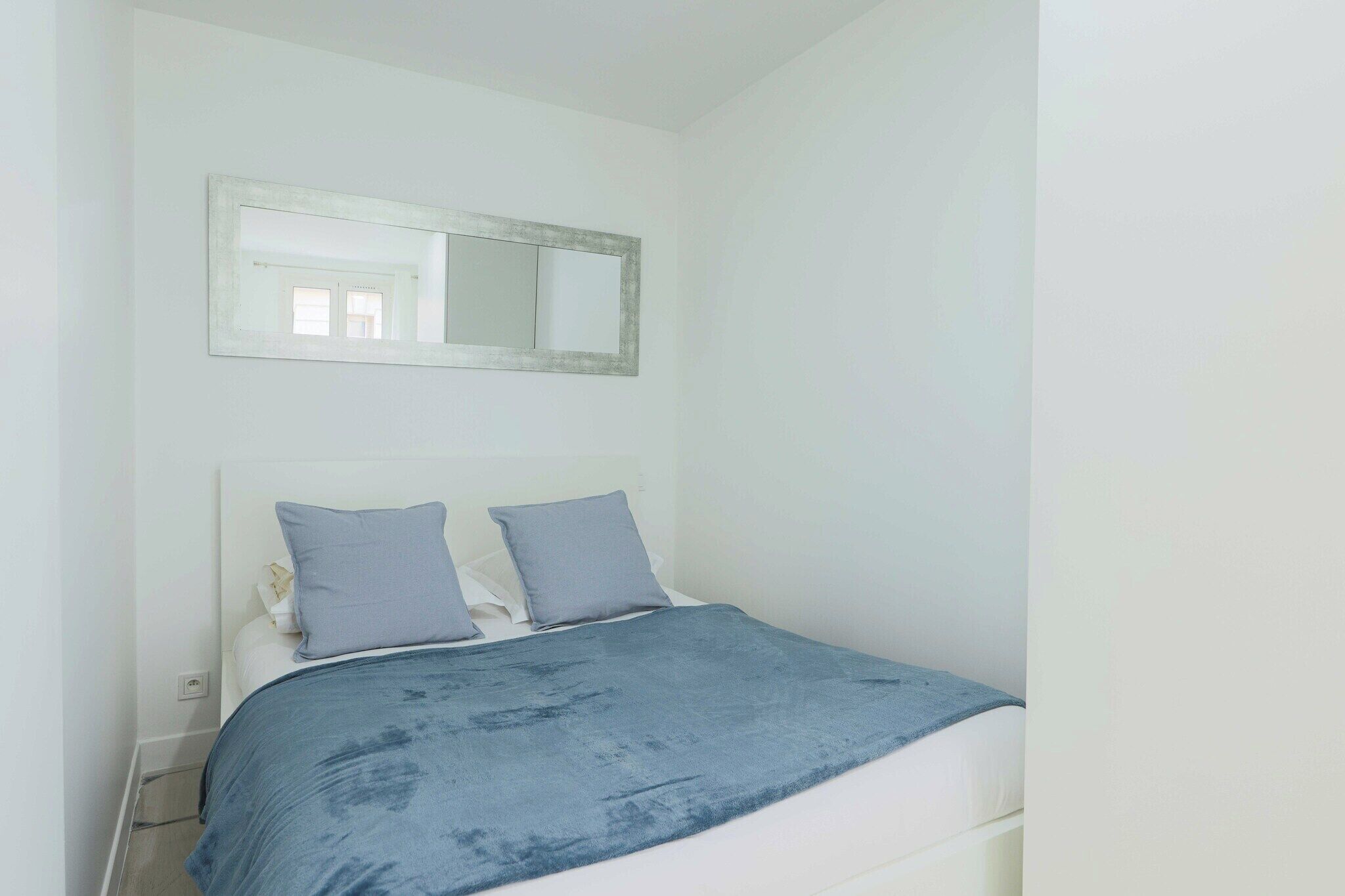 1 habitación, escritorio, tabla de planchar con plancha y wifi gratis 