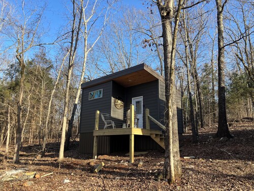 Brand new Hillcrest cottage 1 mile from Mammoth Spring Park!