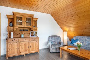 Interior - Apartment 'Schöne Aussicht, 60qm' with Shared Garden, Balcony and Wi-Fi (Titisee-Neustadt)