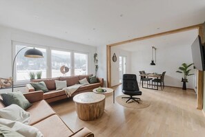 TV - Apartment 'Waldzauber' with Balcony and Wi-Fi (Lennestadt)