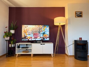 Interior - Apartment 'Central Home with Balcony' with Private Garden, Balcony and Wi-Fi (Krumbach)