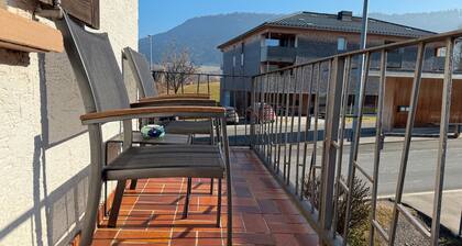 Apartment 'Central Home with Balcony' with Private Garden, Balcony and Wi-Fi