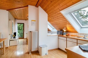 Réfrigérateur, four, plaque de cuisson, cafetière/bouilloire