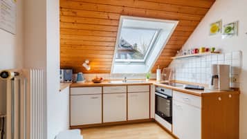 KylskÄp, ugn, spishÀll och kaffe- och tebryggare