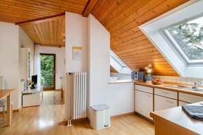 Frigorifero, forno, piano cottura, macchina per tè/caffè