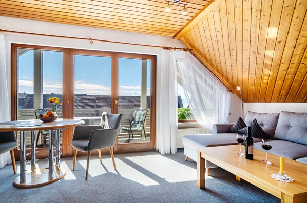 TV, stereo - Apartment 'Ferienwohnung Nr1' with Balcony and Wi-Fi (Immenstaad am Bodensee)