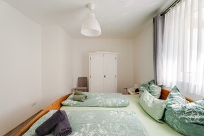 1 bedroom, free WiFi, bed sheets - Apartment 'Bergliebe' with Private Terrace and Wi-Fi (Sasbach)