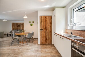 Kaffetrakter/tekoker, kjøleskap, mikrobølgeovn og ovn