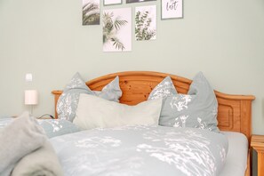 3 bedrooms, free WiFi, bed sheets